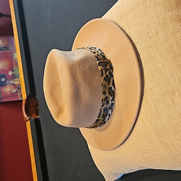 Halogen adjustable fit tan Fedora hat with leopard ribbon - Picture 3 of 11